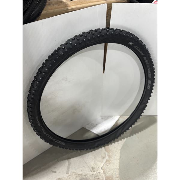 PNEUS À CRAMPONS SCHWALBE ICE SPIKER PRO 27,5 X 2,25