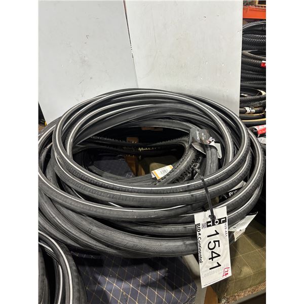 LOT DE 24 PNEUS ASSORTIS