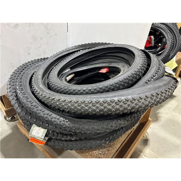 LOT DE 24 PNEUS ASSORTIS