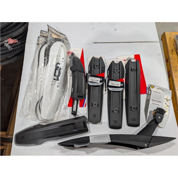 LOT DE 10 GARDE-BOUE ASSORTIS