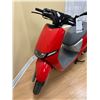 Image 2 : KIMCO IONEX I-ONE ELECTRIC SCOOTER AVEC CHARGEUR (NON LÉGAL DANS LA RUE AU QUÉBEC) ODO 22km
