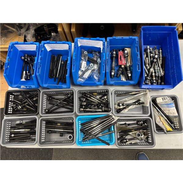 LOT D’AXES ASSORTIS (BAC NON INCLUS)