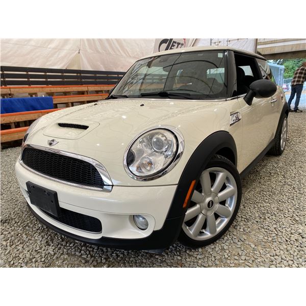 PARKSVILLE - 2009 MINI COOPER WHITE 143981 KMS - BW80172