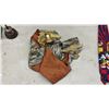 Image 6 : Singer Buttonholer Sewing Machine Attachment with Manual & Case, and More