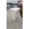 Image 2 : White Painted Four-Drawer Chest with Rounded Corners 41 x 25 x 15"
