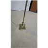 Image 5 : Vintage Brass Floor Lamp with Green Onyx Base and Fleur-De-Lis Finial