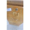 Image 5 : Two-Drawer Oak File Cabinet with Brass-Tone Hardware 26 x 16 x 16"