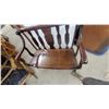 Image 4 : Antique Mahogany Settee with Fiddle-Splat Back and Curved Arms 44" Wide