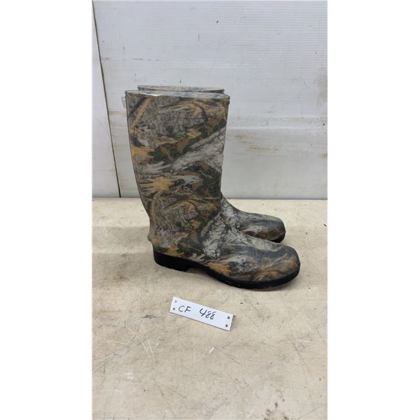 Camouflage Rubber Utility Boots, Size 12, Tree Pattern, Black Lugged Soles, Made in Canada