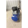 Image 2 : Campbell Hausfeld 8-Gallon Portable Air Compressor, 2.5 Horsepower, 125 PSI Max