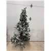 Image 2 : Flocked Green Artificial Christmas Tree, Disassembled Sections