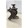 Image 2 : Antique Duff Manufacturing Co. C542 Cast Iron Worm Gear Screw Jack