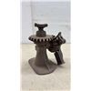 Image 4 : Antique Duff Manufacturing Co. C542 Cast Iron Worm Gear Screw Jack
