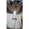 Image 6 : Victorian-Style Hanging Oil Lamp with Opalescent Glass Shade and Brass