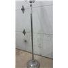 Image 3 : Vintage Silver-Toned Multi-Light Floor Lamp with Ornate Cast Metal Base, Circa 1930s-1950s