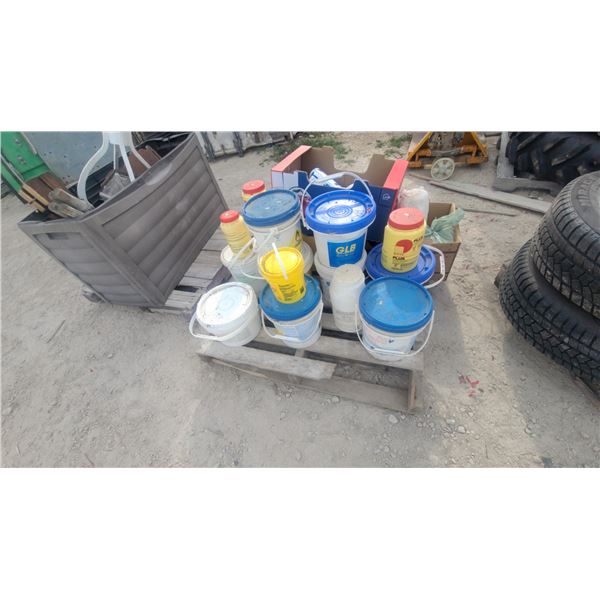 GLB Pool Chemicals, Chlorine Tablets, pH plus, Buckets, and More Palet Lot