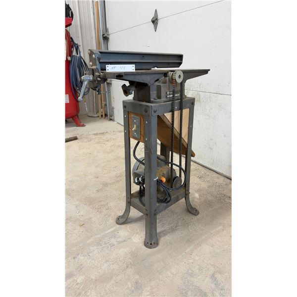 Rockwell Beaver 6" Jointer on Steel Stand with Belt-Driven Motor