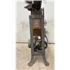 Image 6 : Rockwell Beaver 6" Jointer on Steel Stand with Belt-Driven Motor