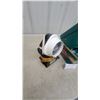 Image 5 : Shakespeare ScanMaster DF-3 Depth/Fish Finder and Lowrance Green Box Flasher Depth Finder