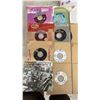 Image 2 : Collection of Vintage 7" 45 RPM Vinyl Records, Various Labels and Artists, and More