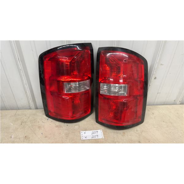 2014-2018 Chevrolet Silverado 1500 Left and Right Tail Light Assembly Pair