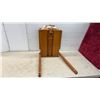 Image 4 : French Style Wooden Sketchbox Easel with Palettes and Storage Tray