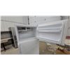 Image 6 : GE Top-Freezer Refrigerator, White, Two-Door with Bar Handles 30 x 30 x 64"