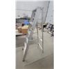 Image 3 : Aluminum Five-Step Ladder with Top Platform