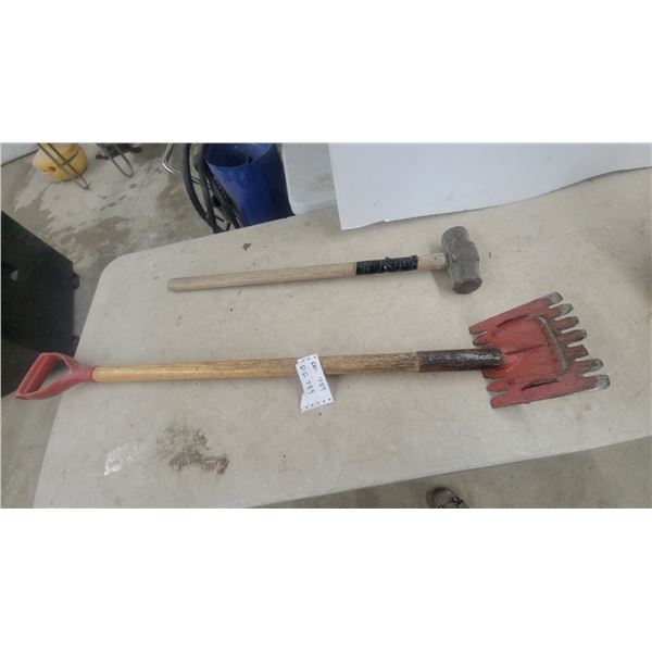 Roofers Shingle Shovell with Toothed Blade and Short-Sledge Hammer