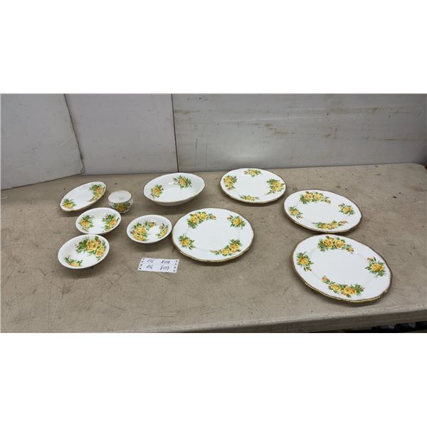 Royal Albert Bone China Tea Rose Dinnerware Set, 15 Pieces