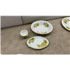 Image 3 : Royal Albert Bone China Tea Rose Dinnerware Set, 15 Pieces