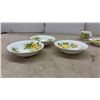 Image 9 : Royal Albert Bone China Tea Rose Dinnerware Set, 15 Pieces