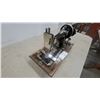 Image 2 : Vintage Singer Model 127 Vibrating Shuttle Sewing Machine on Wooden Base Crank Type