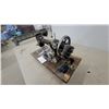 Image 3 : Vintage Singer Model 127 Vibrating Shuttle Sewing Machine on Wooden Base Crank Type