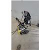 Image 3 : Kärcher 2000 PSI 1.3 GPM Electric Pressure Washer with Dual Soap Tanks