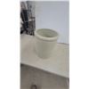 Image 5 : Red Wing Union Stoneware Co. 6-Gallon Crock with Wing Logo Has Cracks