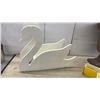 Image 2 : White Wooden Swan-Shaped Planter, Urn Planter, Ceramic Pumpkins, Fleurs & Jardin Pot, and More