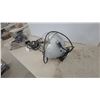 Image 2 : Brooder Lamp with Wire Guard and Extension Cord Plus