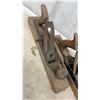 Image 4 : 3 Vintage Wooden Hand Planes Including Union Manufacturing Co. and One Small Metal Plane