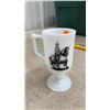 Image 4 : Milk Glass Collection Including GlasBake Divided Dish, Hobnail Vase, and More