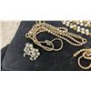 Image 2 : Assorted Faux Pearl Jewelry Collection with Necklaces, Earrings, and Loose Beads