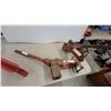 Image 6 : Pair of Red Roofing Jacks and Mechanical Lever Jack