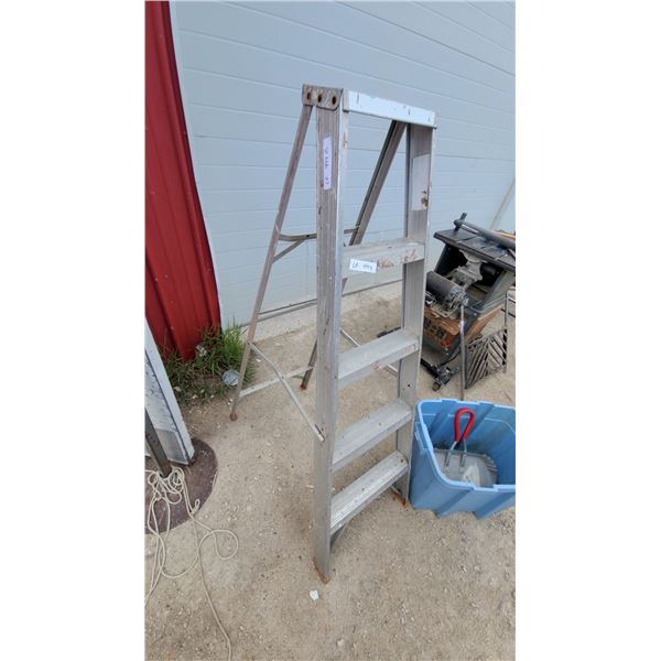 Aluminum 4-Step Folding Stepladder