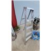 Image 1 : Aluminum 4-Step Folding Stepladder