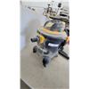 Image 6 : Shop-Vac 10-Gallon 2.0 Peak Horsepower Wet/Dry Vacuum with Attachments and Sledgehammer