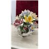 Image 9 : Capodimonte Style Italian Porcelain Floral Centerpiece in Footed Planter