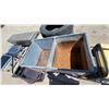 Image 3 : Galvanized Two-Compartment Utility Tub on Steel Stand