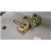 Image 6 : Yellow Danforth-Style Fluke Anchor and River Anchor with Rope