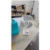 Image 4 : Portable Halogen Work Light, 6 US Gallon Water Jug, Simple Oscillating Fan