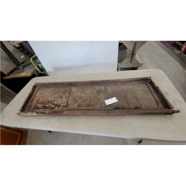 Vintage Auto Tailgate 50's